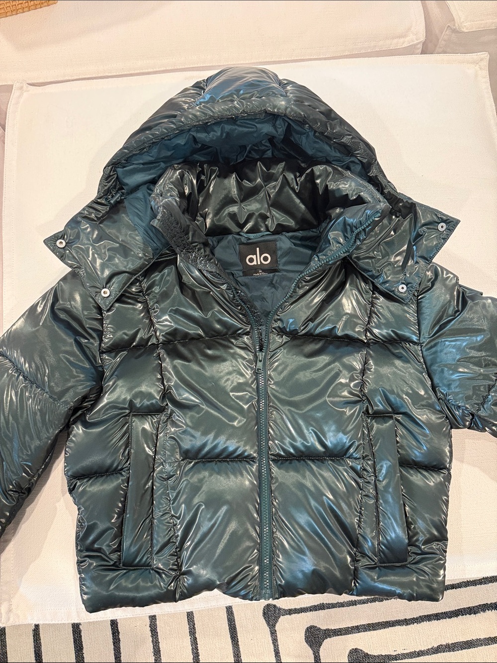 ALO Yoga Women’s Shiny Teal Puffer Jacket with Hood